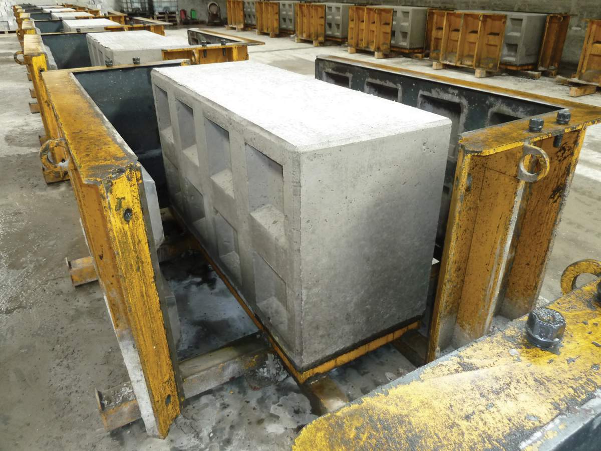 golebloc-bloc-beton-pose-pince - GOLEBLOC - Fabricant de bloc de béton  empilable